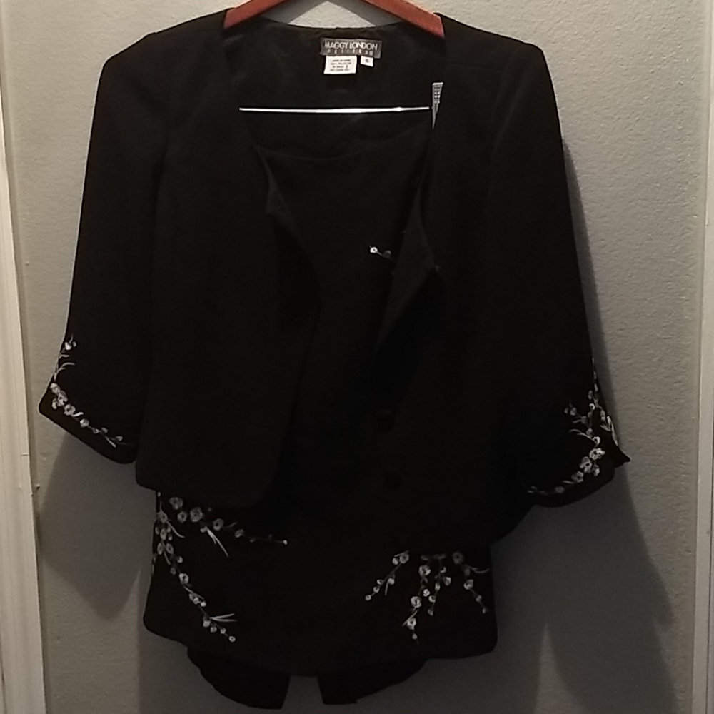 Maggy London Floral Suit Petite Size 6